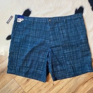 Basic Editions men's cargo shorts with a blue plaid pattern.